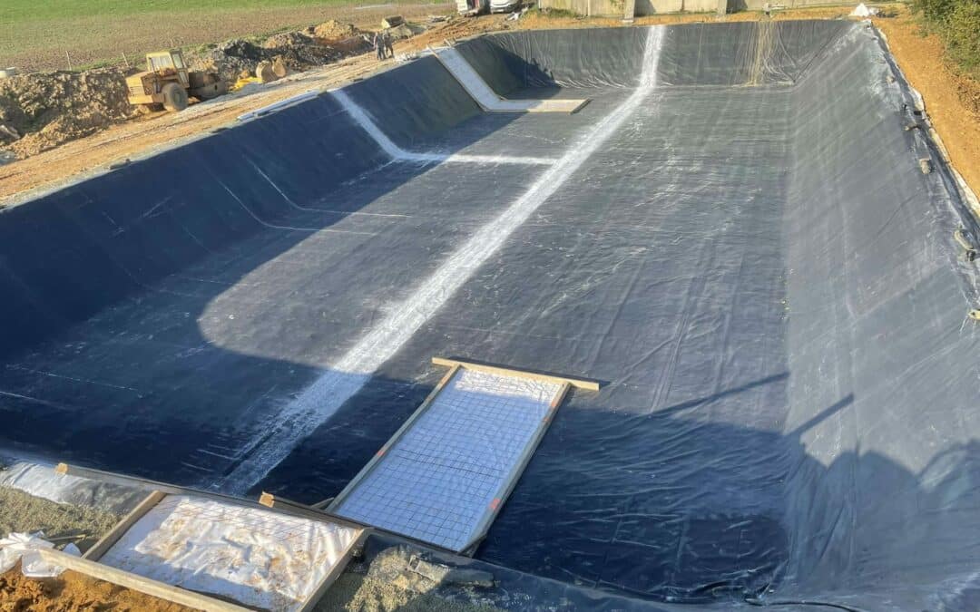 réalisation d'une fosse géo membrane d'une capacité de 2500 mètres cubes