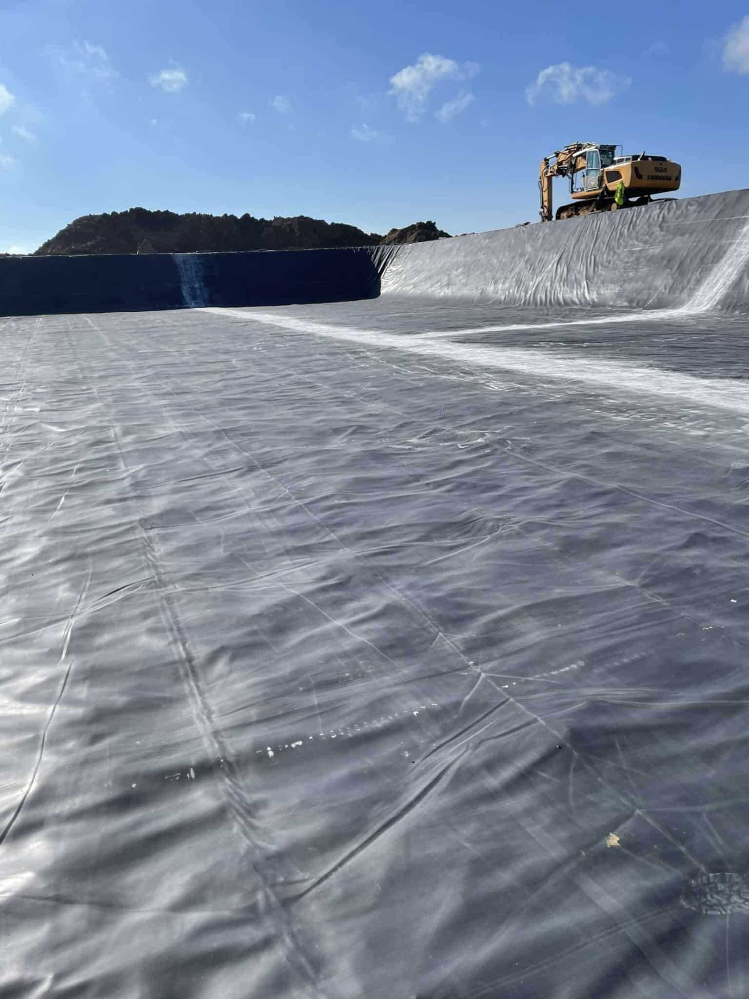 Terrassement-fosse-avec-rampes-béton pour pompage et broyage malaxage