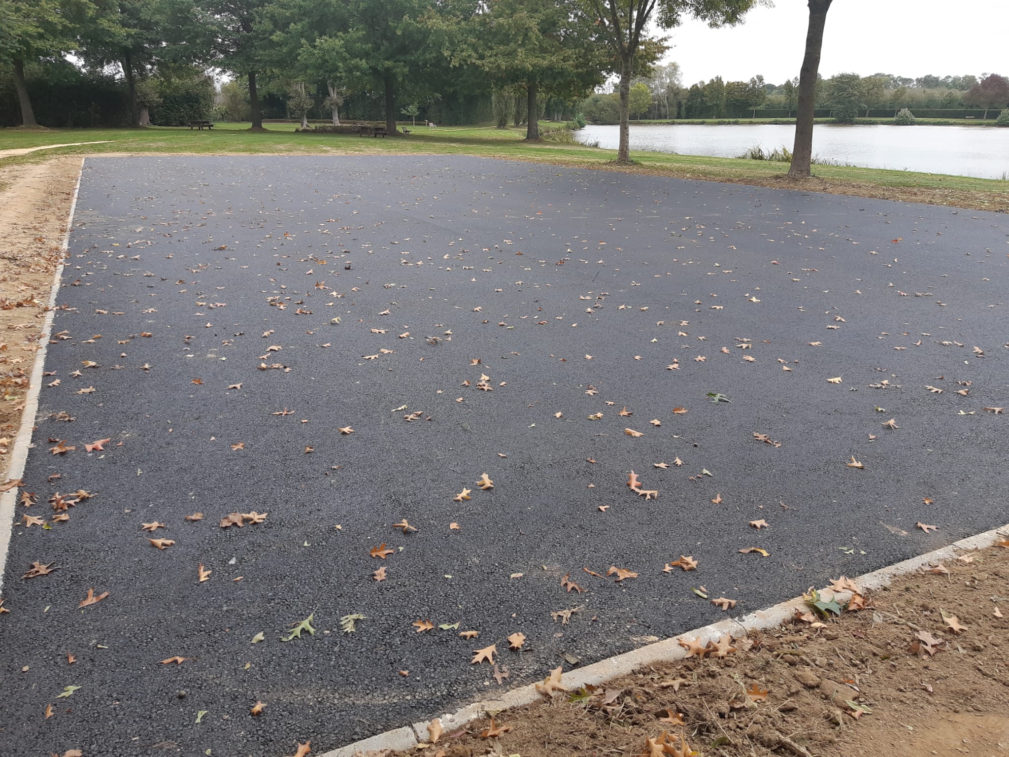 Terrassement-fosse-avec-rampes-béton pour pompage et broyage malaxage