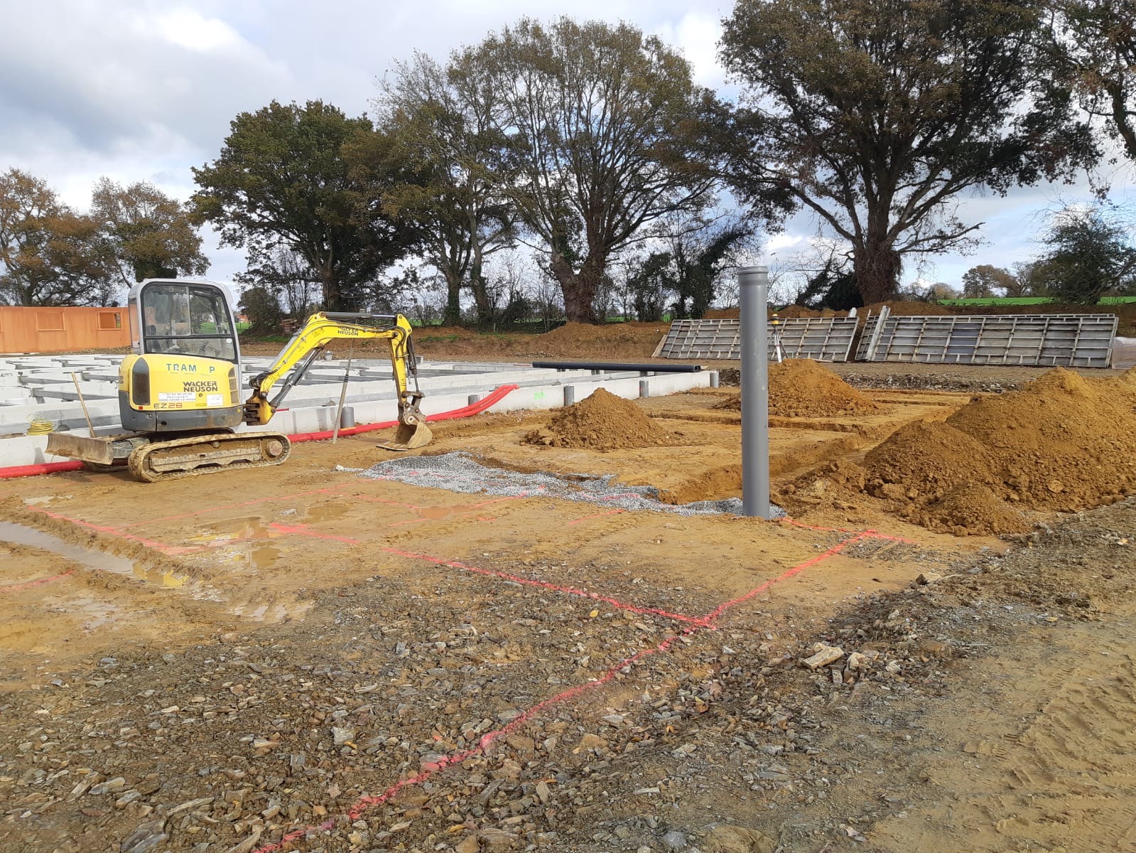 vue-pelle-fouille-local-technique-porcherie-tram-tp