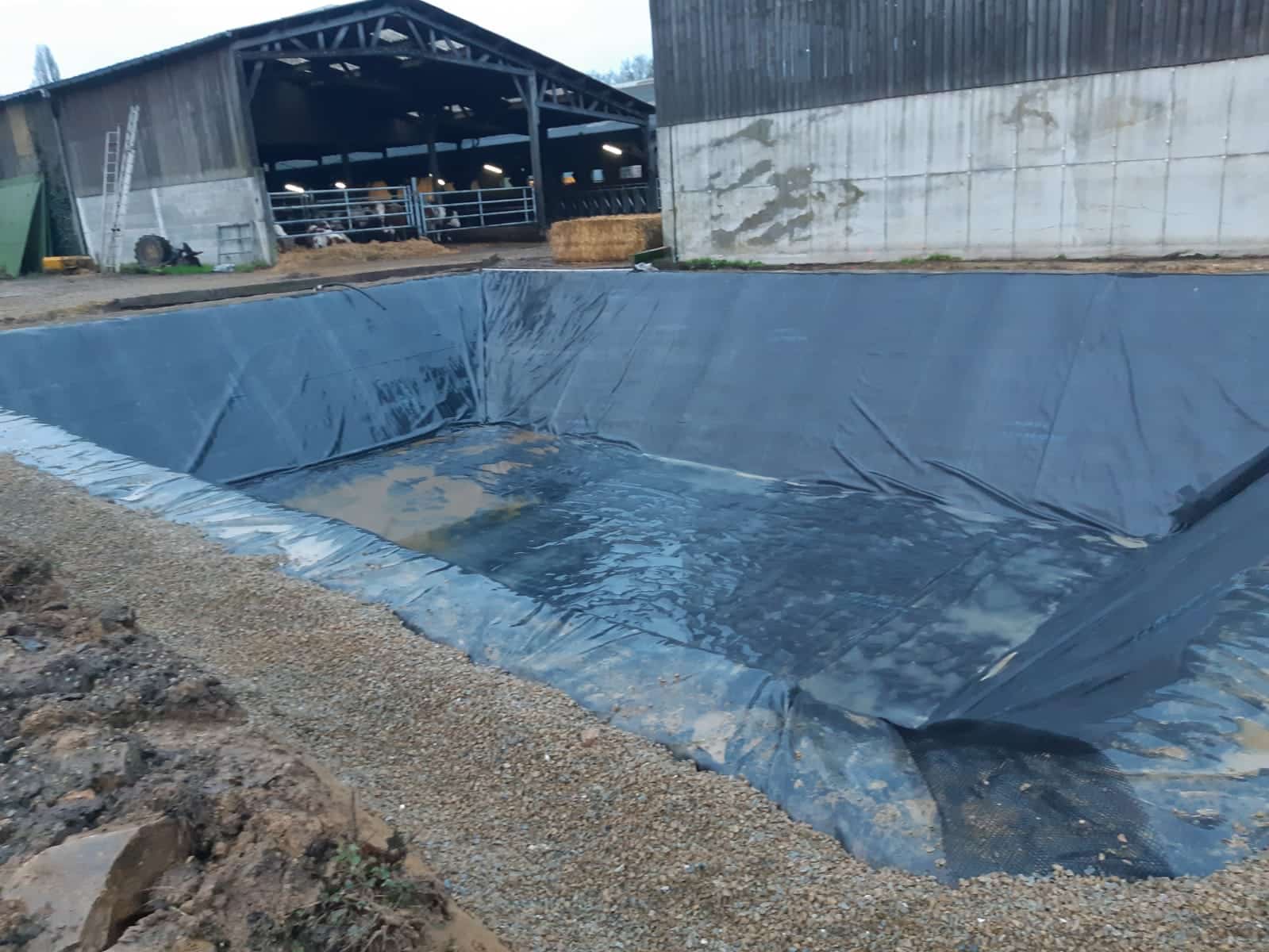 zoom-étanchéité-fosse-geomembrane-en-mayenne-tram-tp