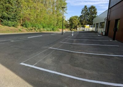 Parking d&rsquo;une usine à Cossé-le-Vivien (53)